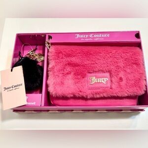 🩷NWT-Juicy Couture Fur Hot Pink Free
Love Flap Crossbody & Fluffy Keychain🖤